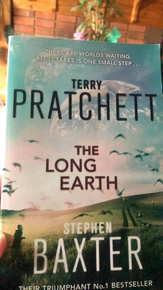 ⚽️ The Long Earth Terry Pratchett