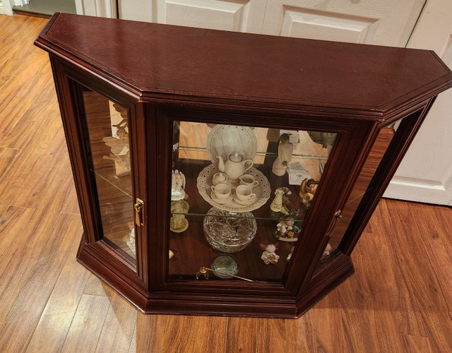 Curio cabinet - photo 2