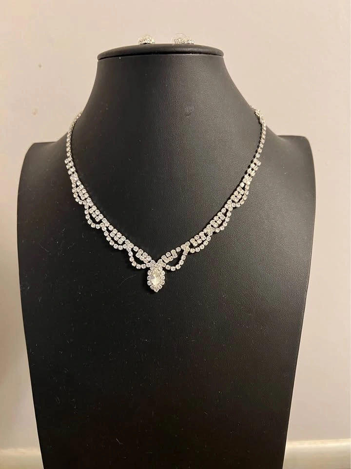 ⚽ Rhinestone set of Necklace & Earrings- New - photo 2