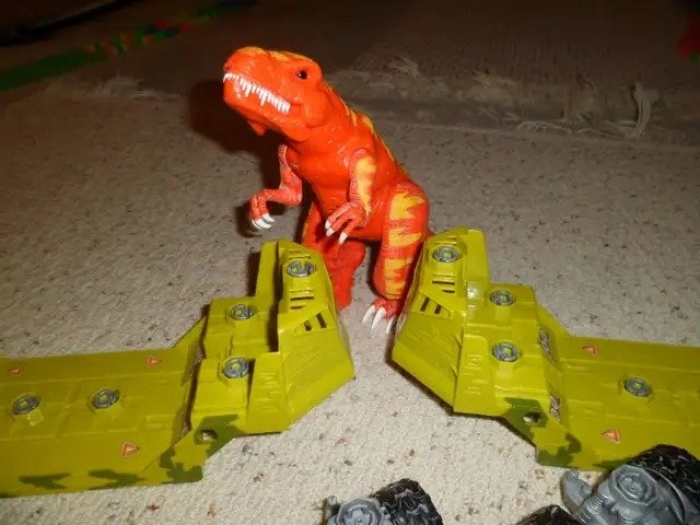 Vintage 2005 Matchbox Dino Adventure Mega Rig Truck & Dinosaur - photo 3