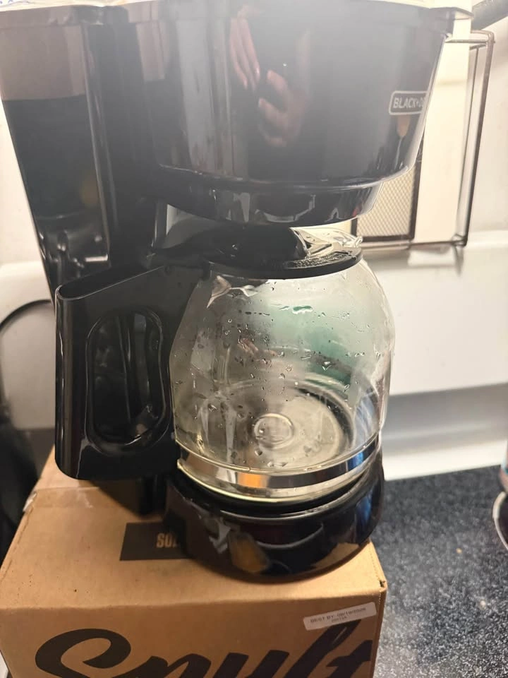 BLACK+DECKER 12-Cup Coffee Maker with Glass Carafe – Works Great - photo 2