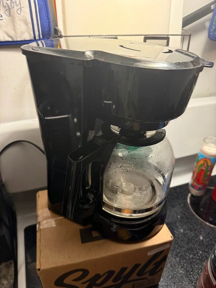 BLACK+DECKER 12-Cup Coffee Maker with Glass Carafe – Works Great - photo 3