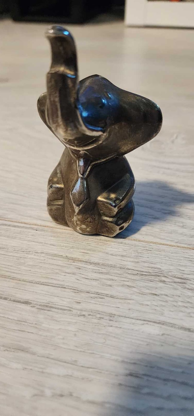 Elephant Figurine bottle topper - photo 4