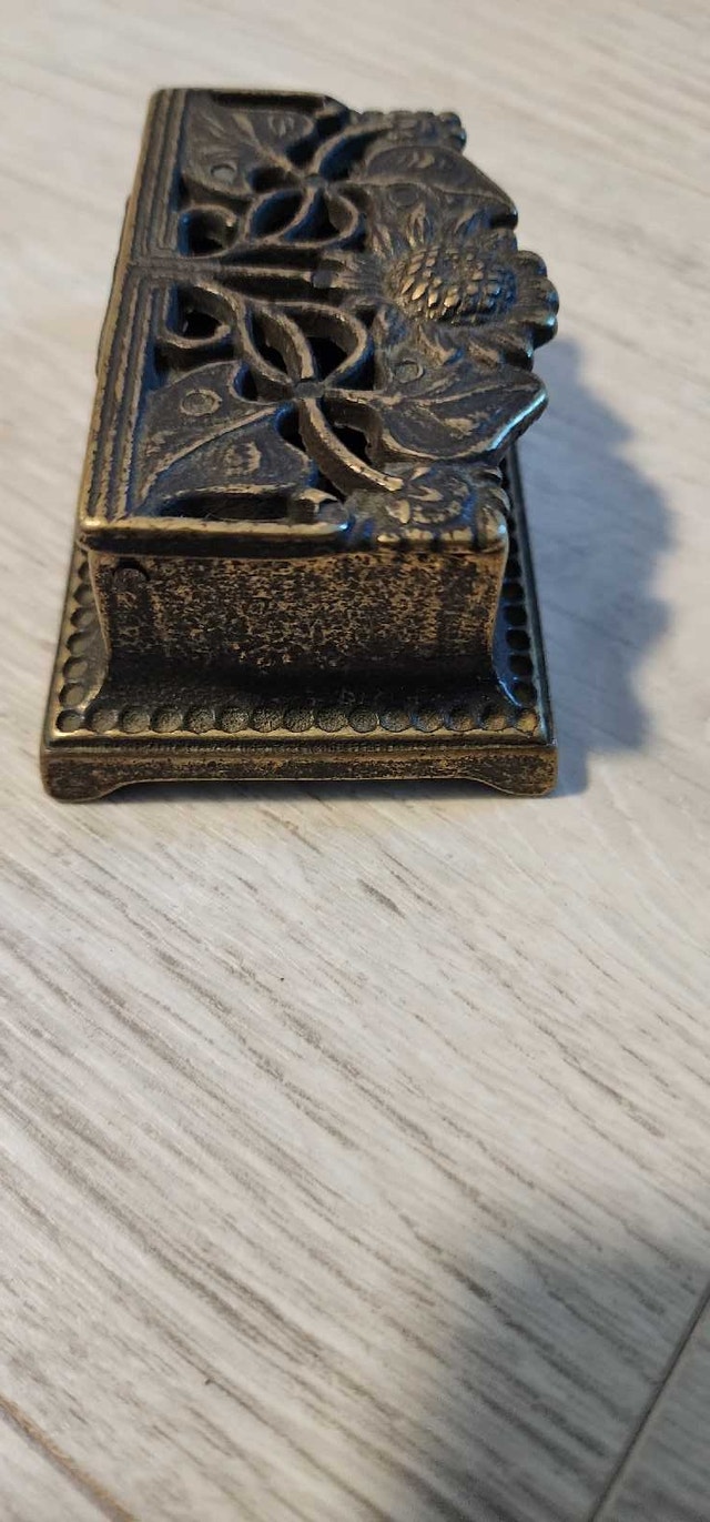 Vintage brass sunflower box - photo 4
