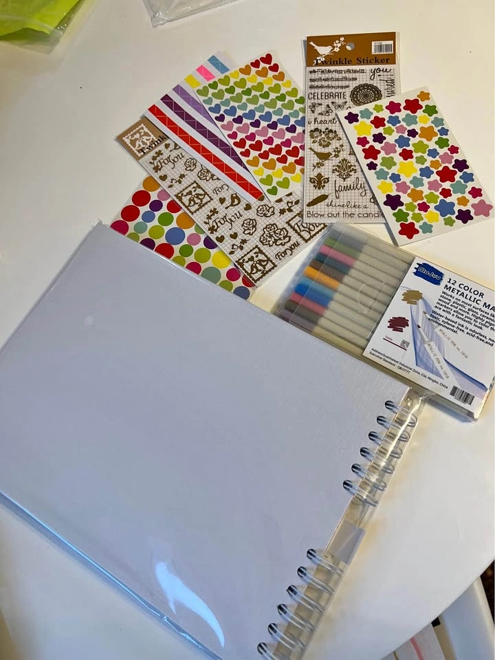 ⚽ New Sketch pad with Markers & stickers