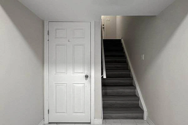 1 Bed 1 Bath - Apartment - photo 2