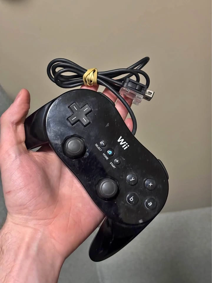 Nintendo Wii Classic Controller Pro