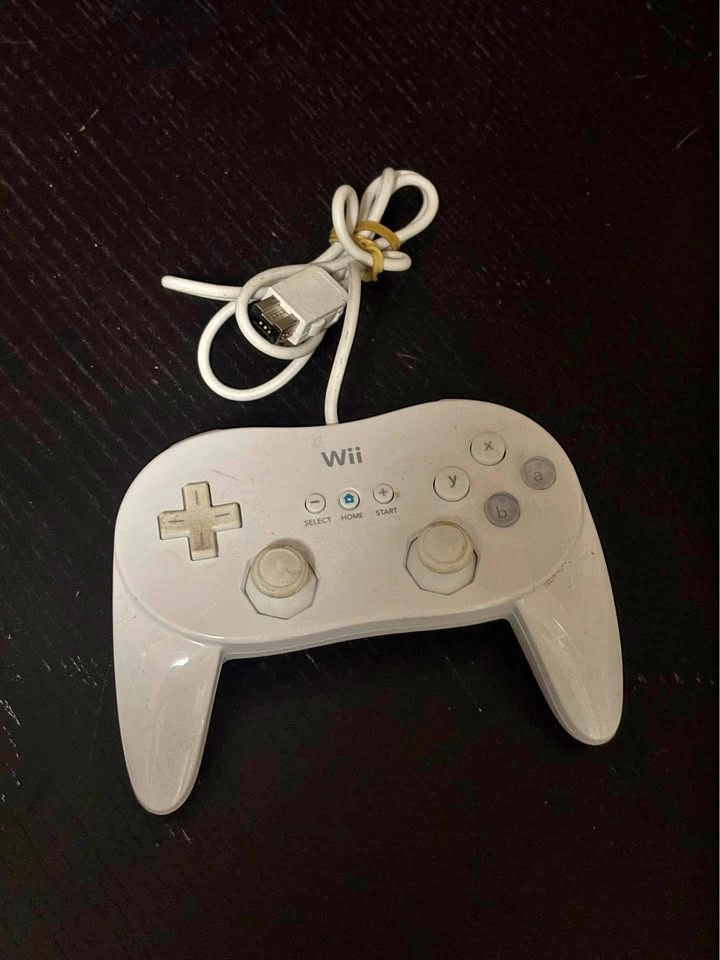 Nintendo Wii Classic Controller Pro