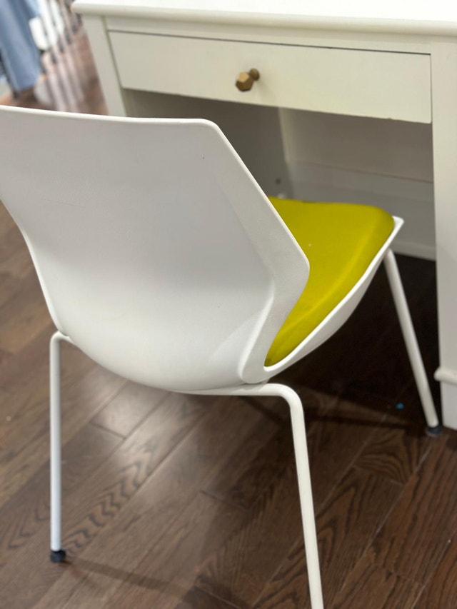 Desk/vanity, chair, mirror and lamp - photo 2