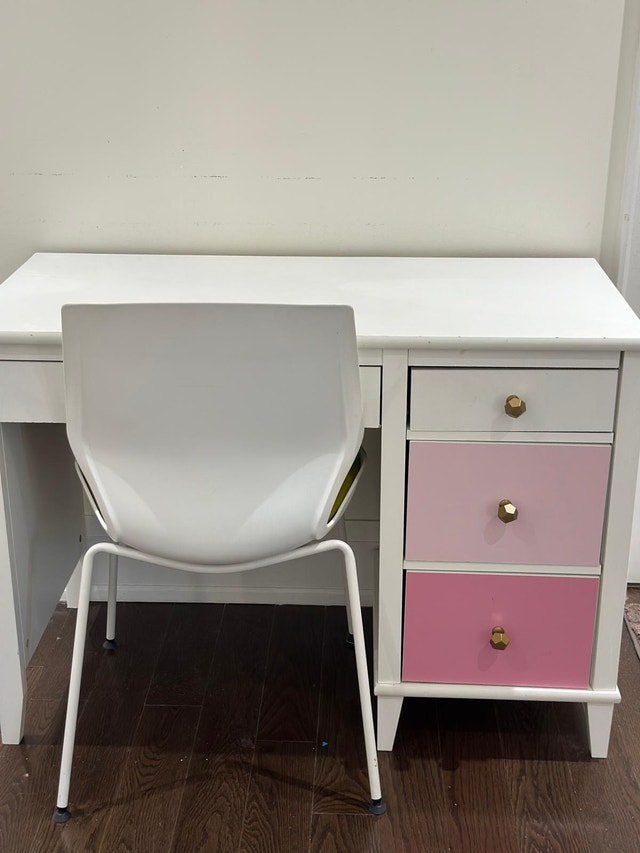 Desk/vanity, chair, mirror and lamp - photo 3