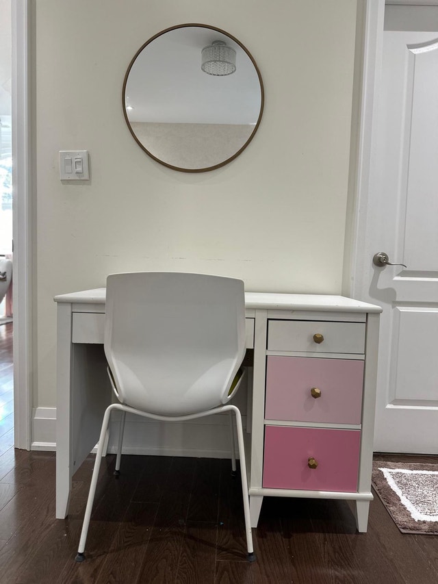 Desk/vanity, chair, mirror and lamp - photo 4
