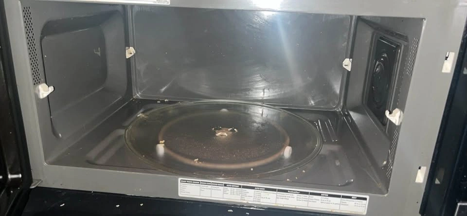 Microwave - photo 2