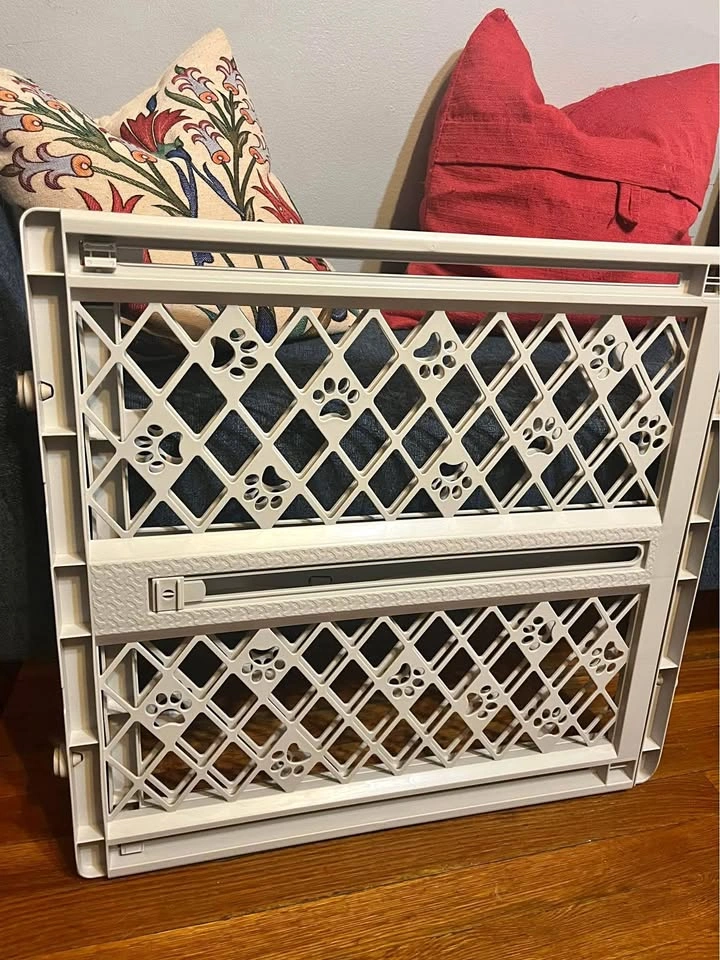 Pet / child safety gate