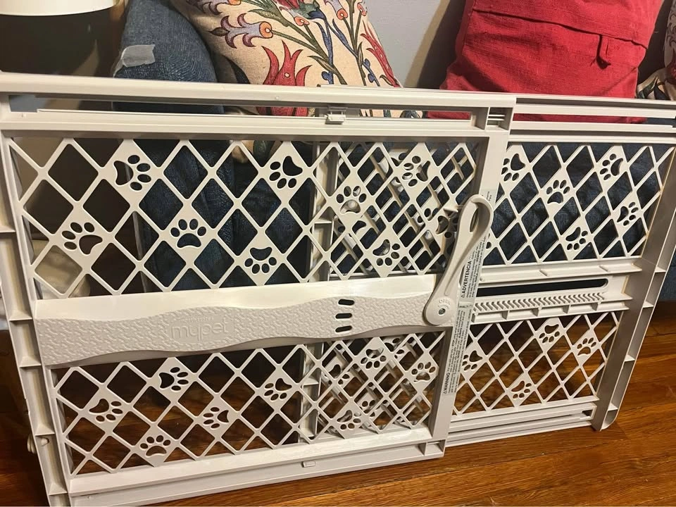 Pet / child safety gate - photo 2