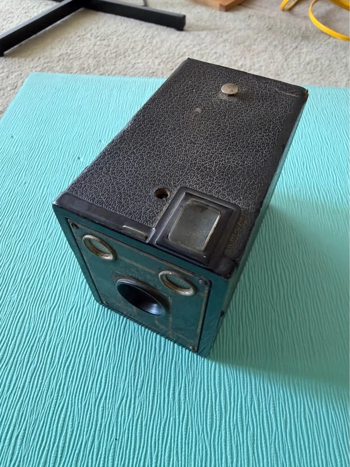 Vintage Kodak Target Brownie Six-20 Camera – Made in Canada - photo 3