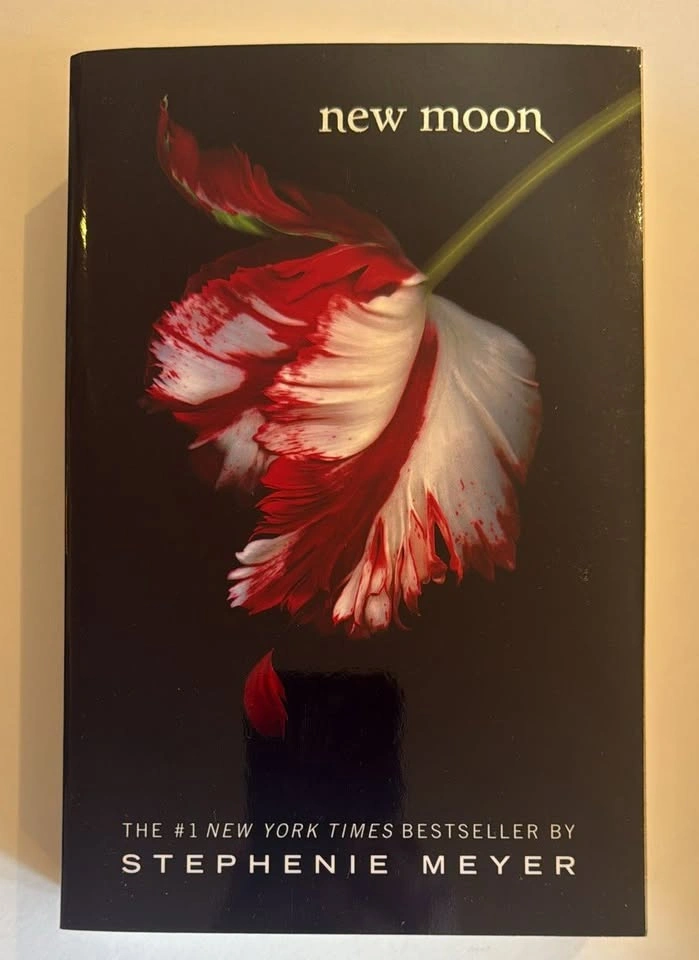 Twilight Saga Hardcover Collection (4 Books) – Complete Set - photo 3
