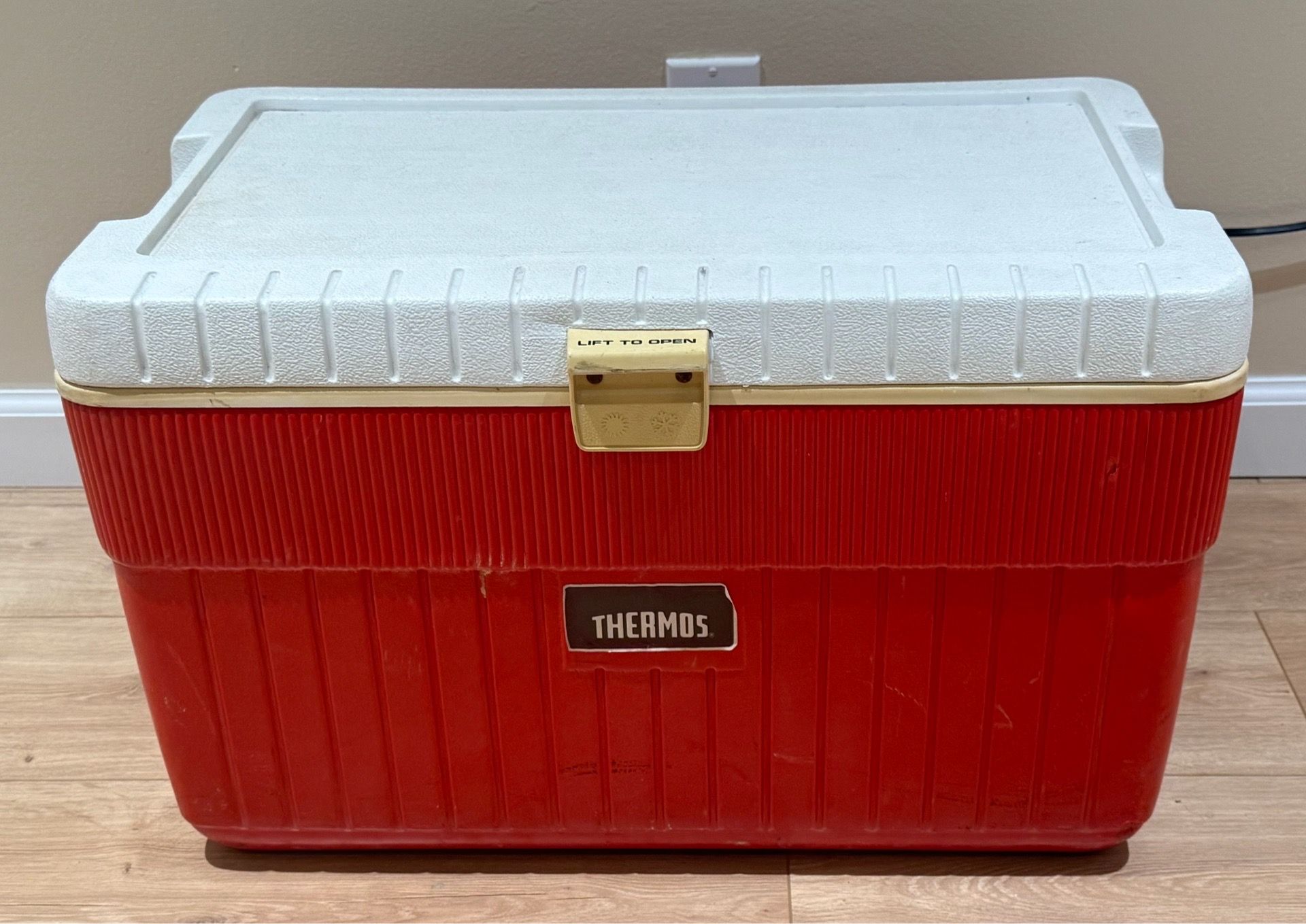 VINTAGE THERMOS ICE CHEST COOLER – MADE IN USA