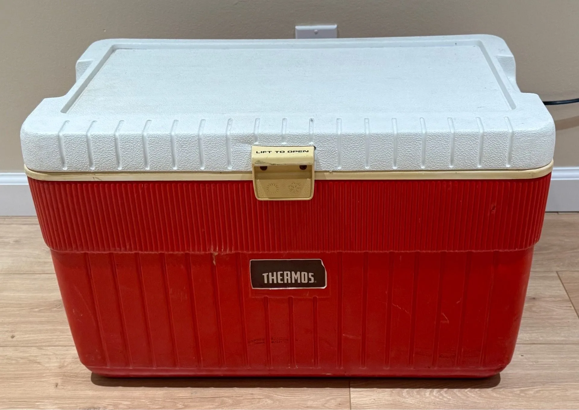 VINTAGE THERMOS ICE CHEST COOLER – MADE IN USA