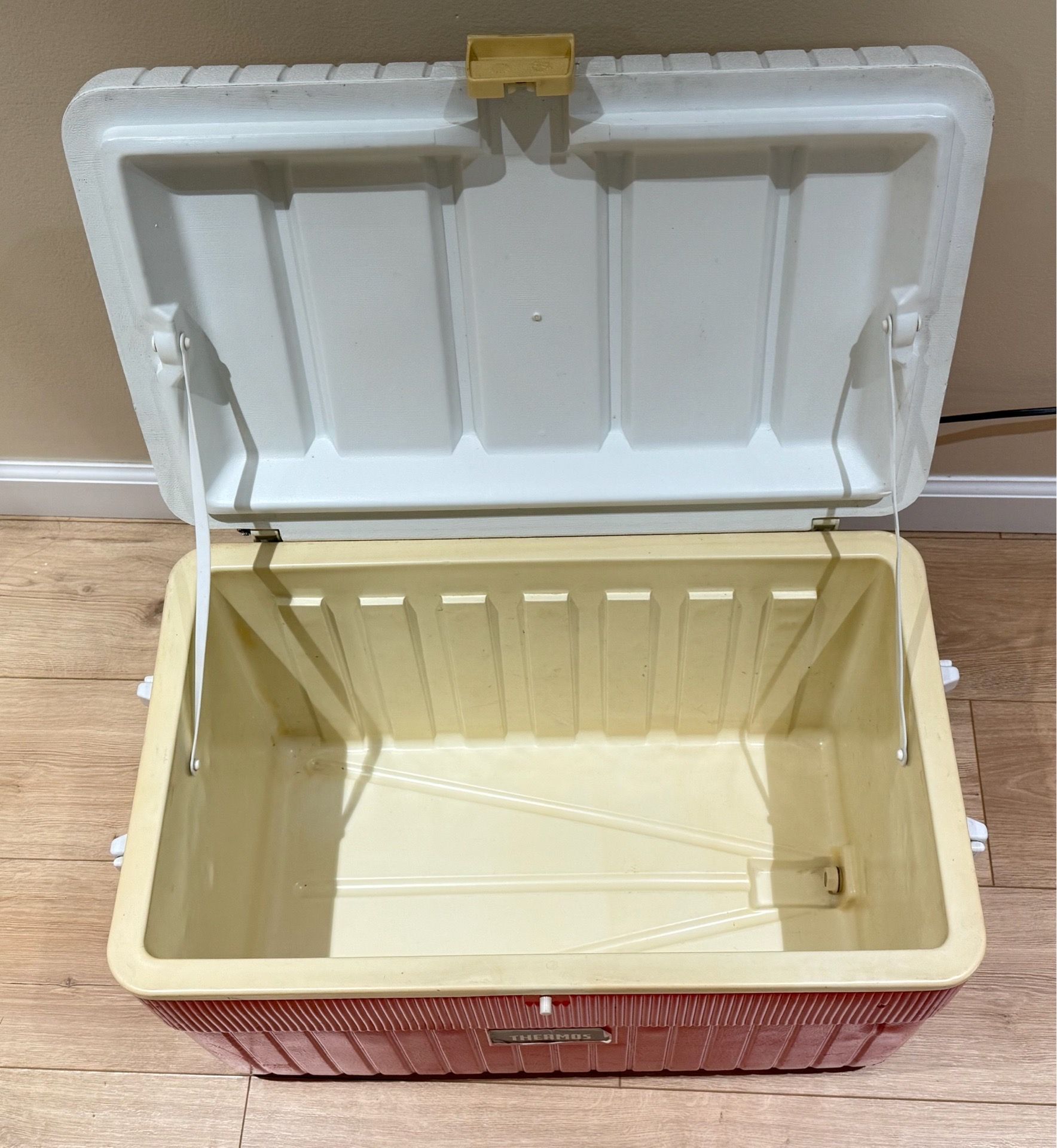 VINTAGE THERMOS ICE CHEST COOLER – MADE IN USA - photo 3