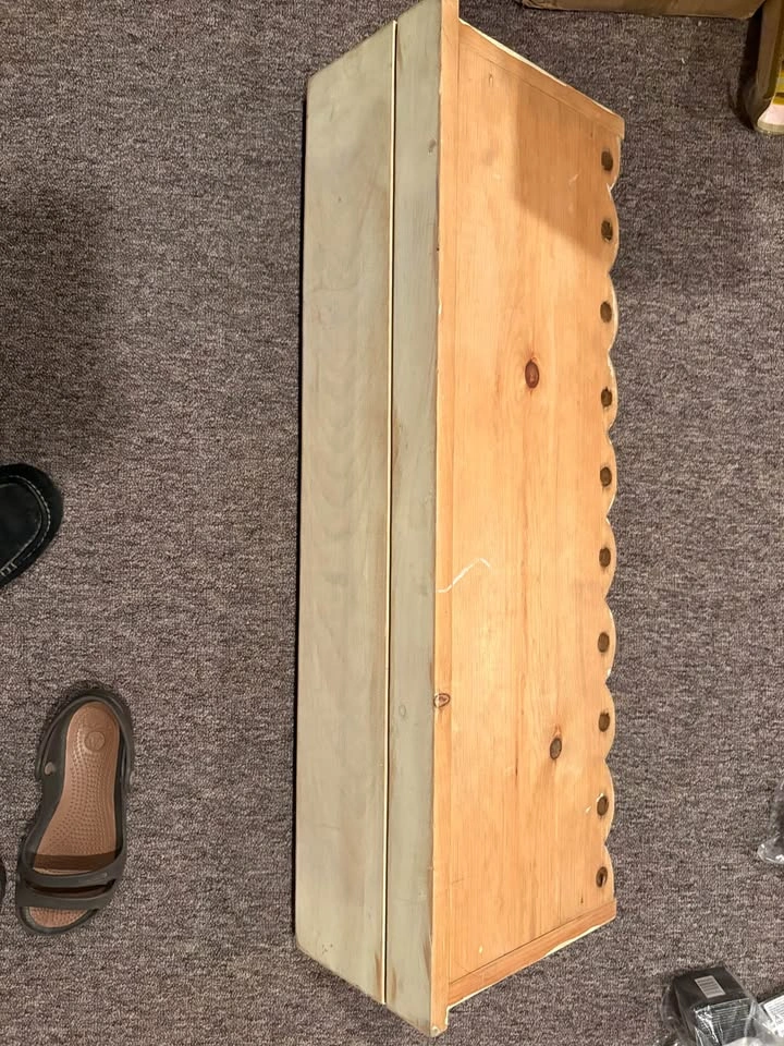 vintage-style wooden wall shelf - photo 2