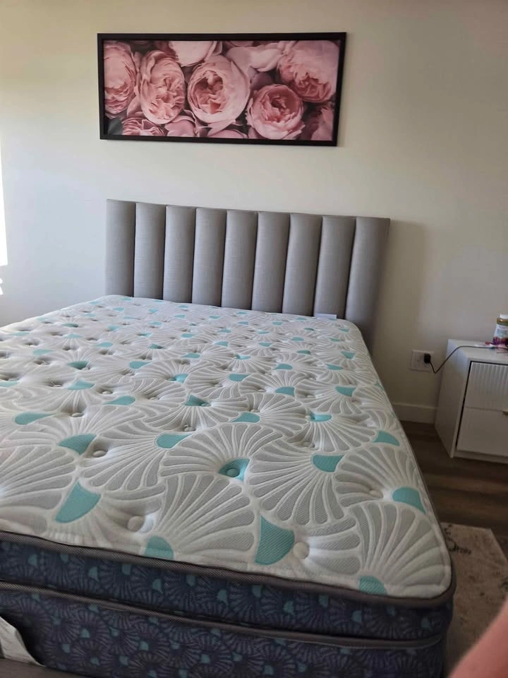 Queen platform bed and mattress - photo 4