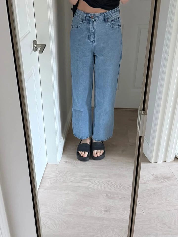 Light Wash Straight Leg Jeans - photo 2