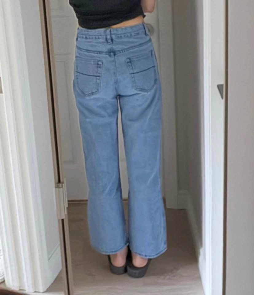 Light Wash Straight Leg Jeans - photo 3