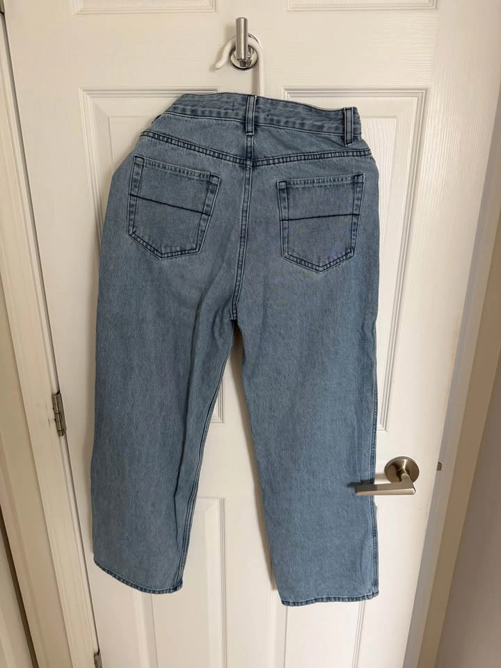Light Wash Straight Leg Jeans - photo 4