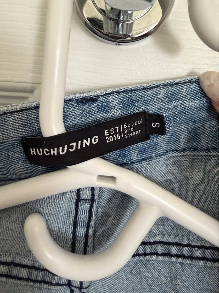 Light Wash Straight Leg Jeans - photo 5