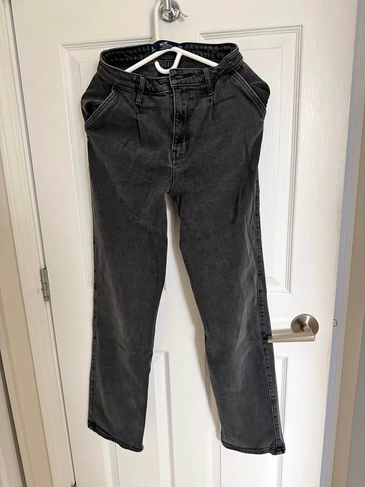 Hollister Ultra High-Rise Dad Jeans in Washed Black Gray