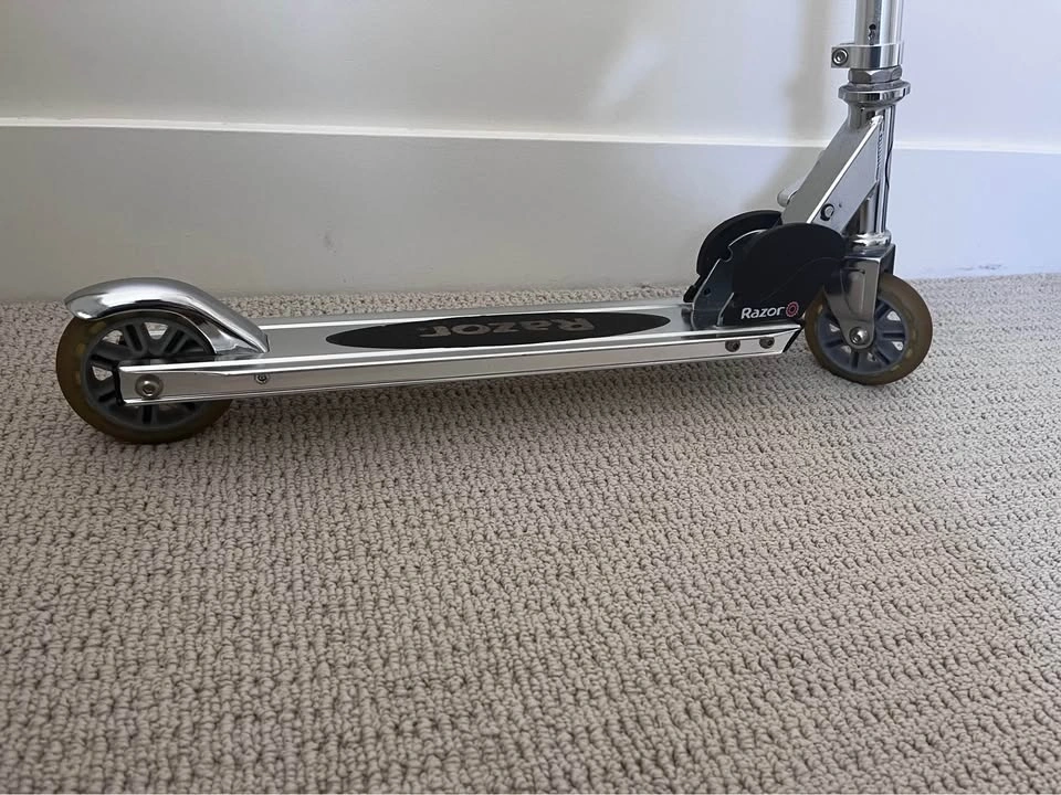 Steel Razor Scooter - 5yrs+ - photo 3