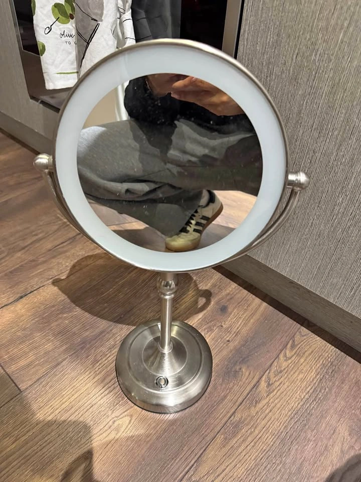 Desk mirror