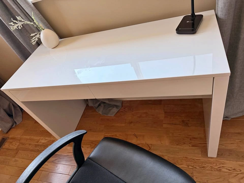 Glossy Finished Desk