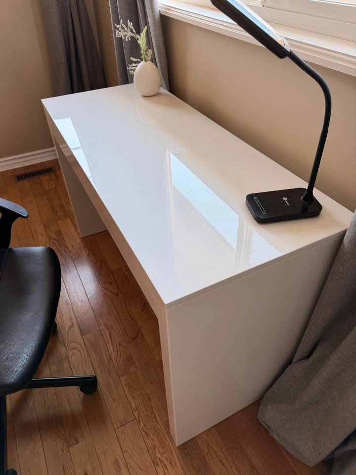 Glossy Finished Desk - photo 2