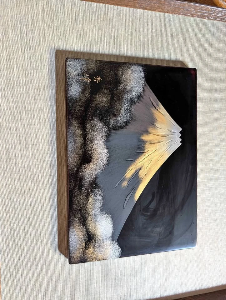 Lacquerware on frame of Mount fuji