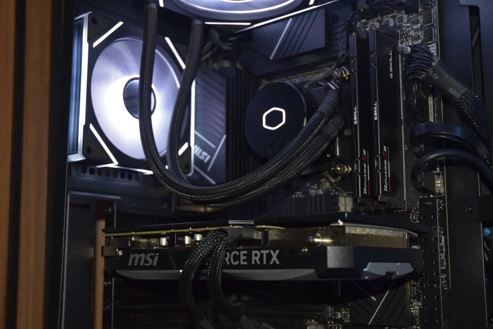 Custom Gaming PC | 4070 SUPER | i7-14700KF | 2TB - photo 3