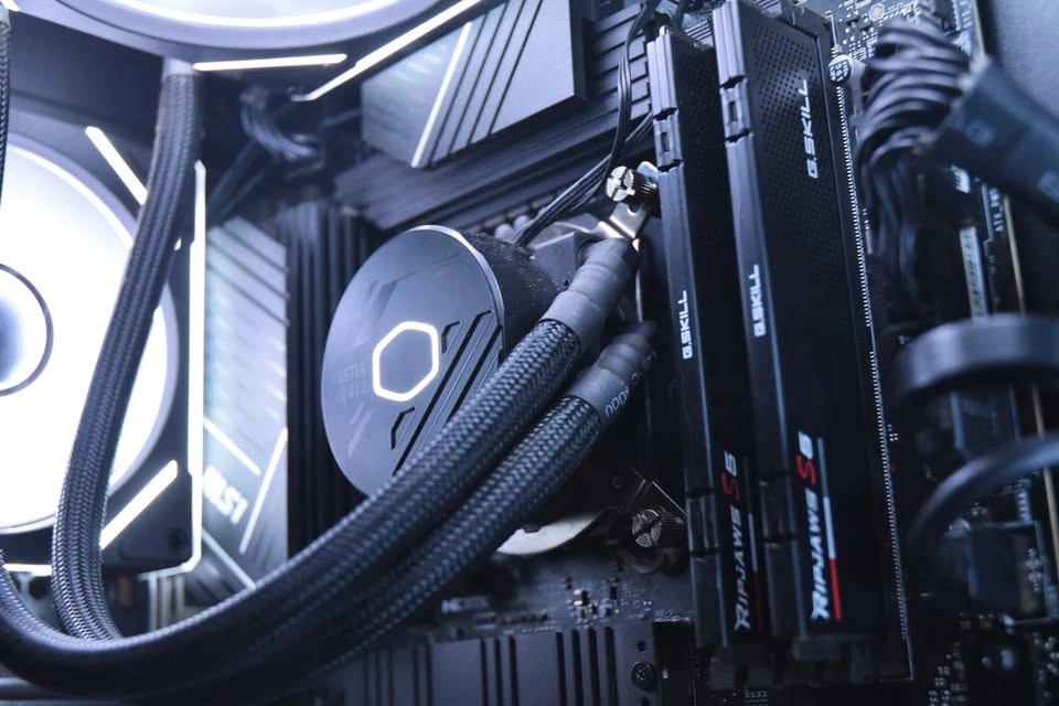 Custom Gaming PC | 4070 SUPER | i7-14700KF | 2TB - photo 4