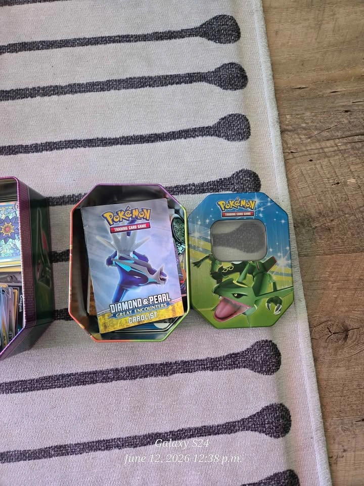 Pokemon lot with tins - photo 2