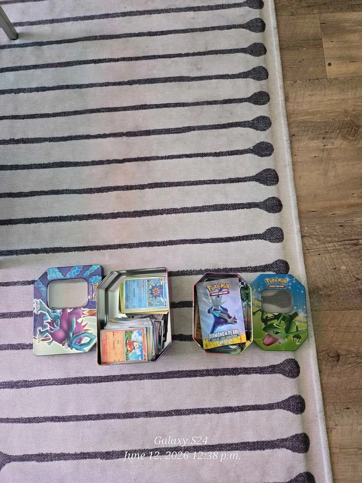 Pokemon lot with tins - photo 3