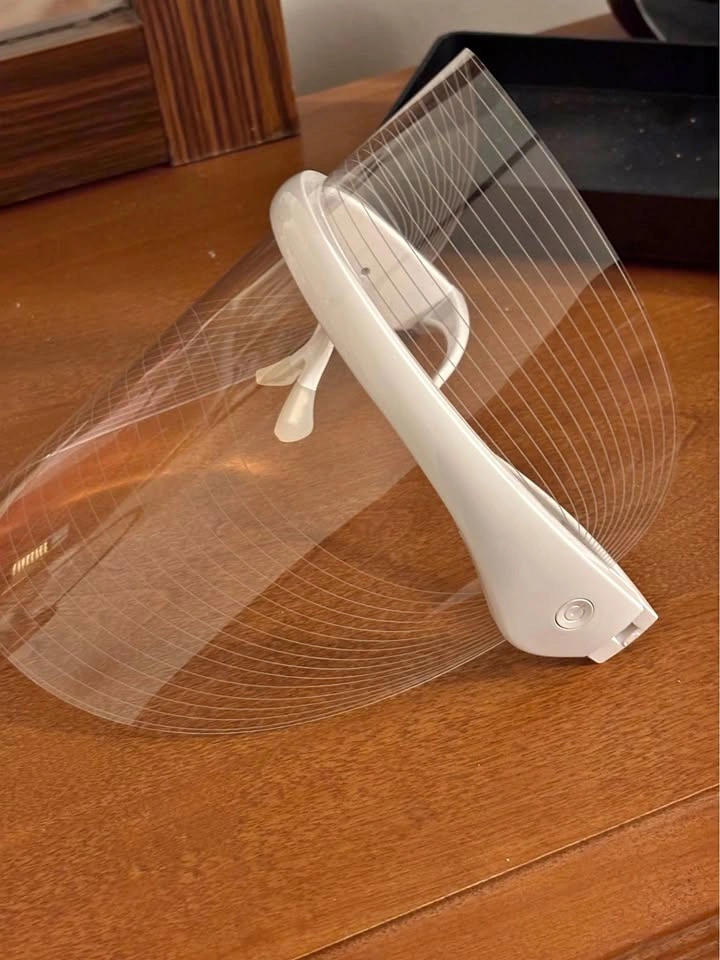 Light therapy mask