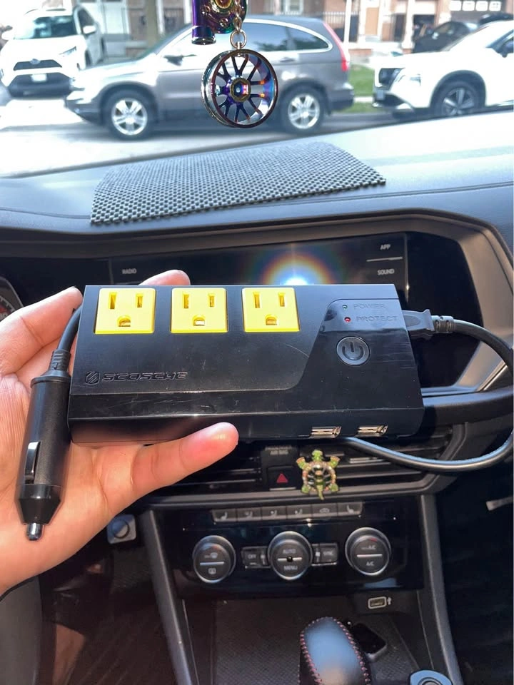 Scosche Car Power Inverter 3 AC Outlets 2 USB - photo 2