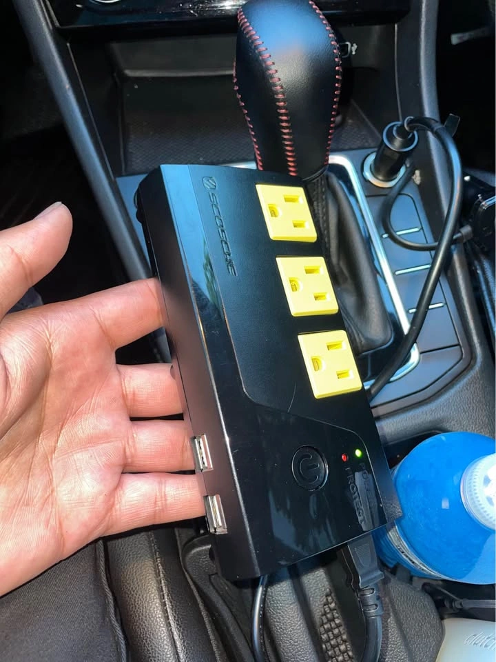 Scosche Car Power Inverter 3 AC Outlets 2 USB - photo 4