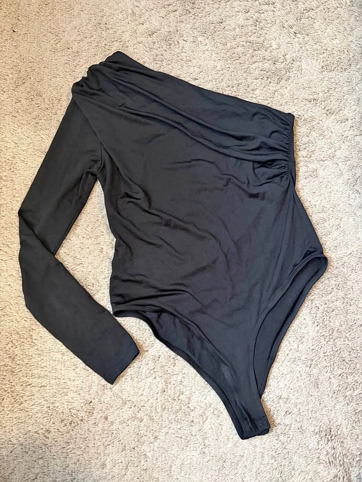 ZARA black one-shoulder long-sleeve bodysuit M