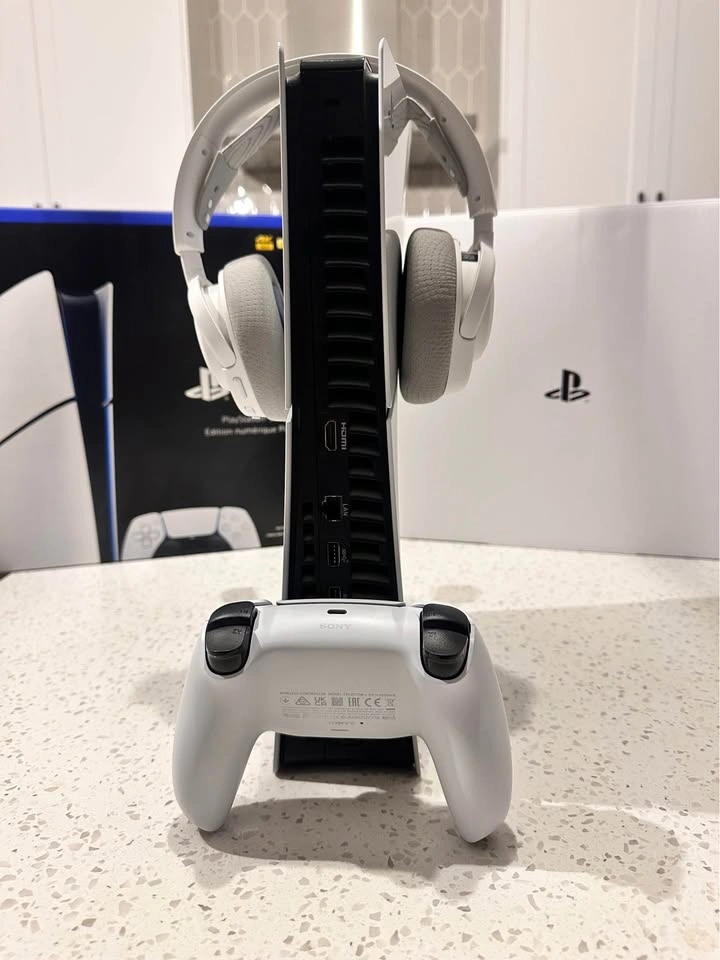 PlayStation 5 - Mint Conditions - photo 4