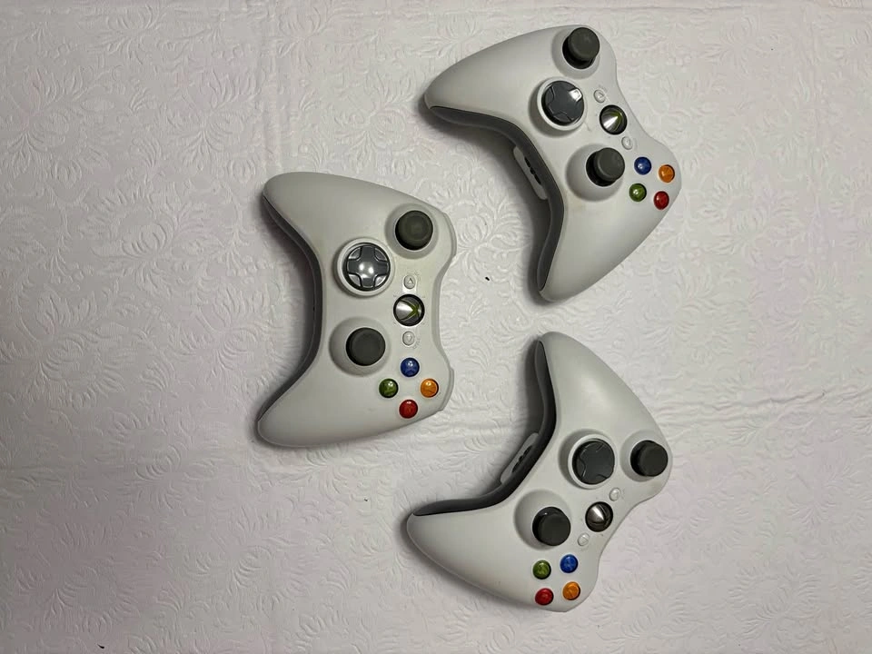 3 Microsoft Xbox 360 Wireless Controllers
