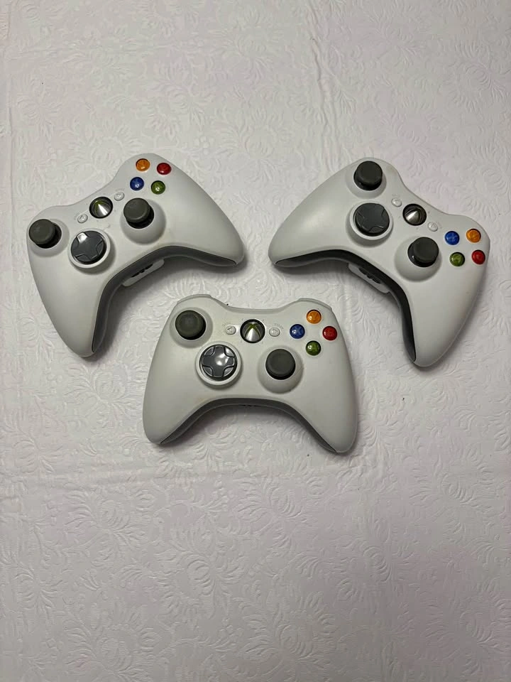 x3 Microsoft Xbox 360 Wireless Controllers
