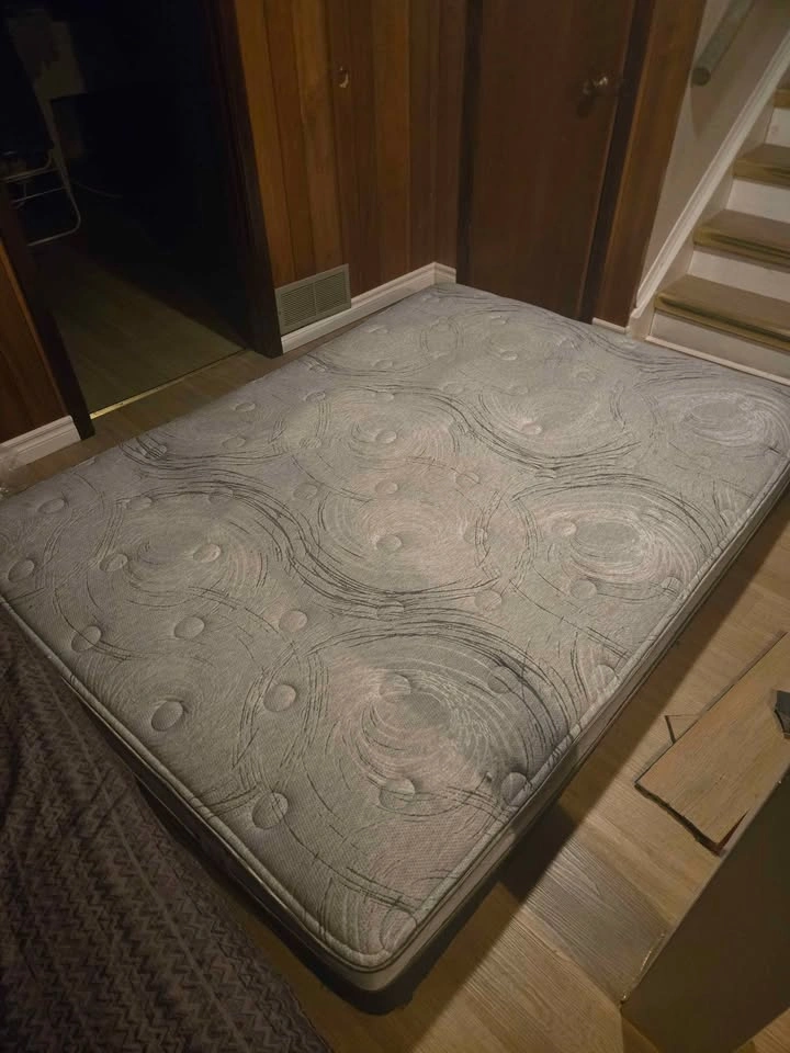 Queen Mattress - photo 3