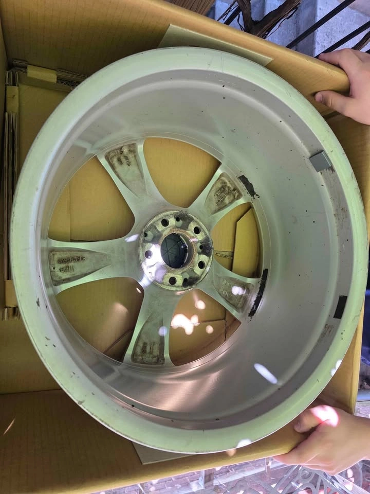 Mercedes-Benz OEM 5-Spoke Alloy Rims - photo 3