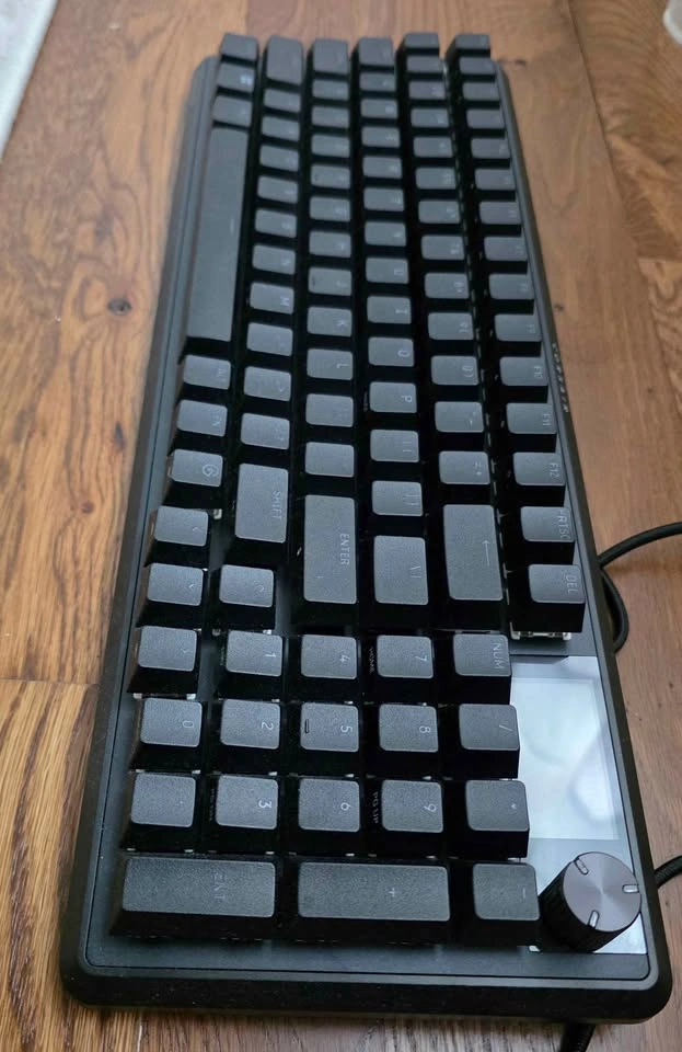 Corsair Vanguard 96 Mechanical Gaming Keyboard - photo 2