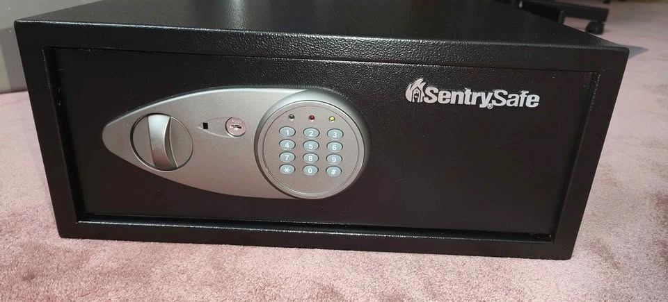 SentrySafe Digital Safe model X075 - photo 2